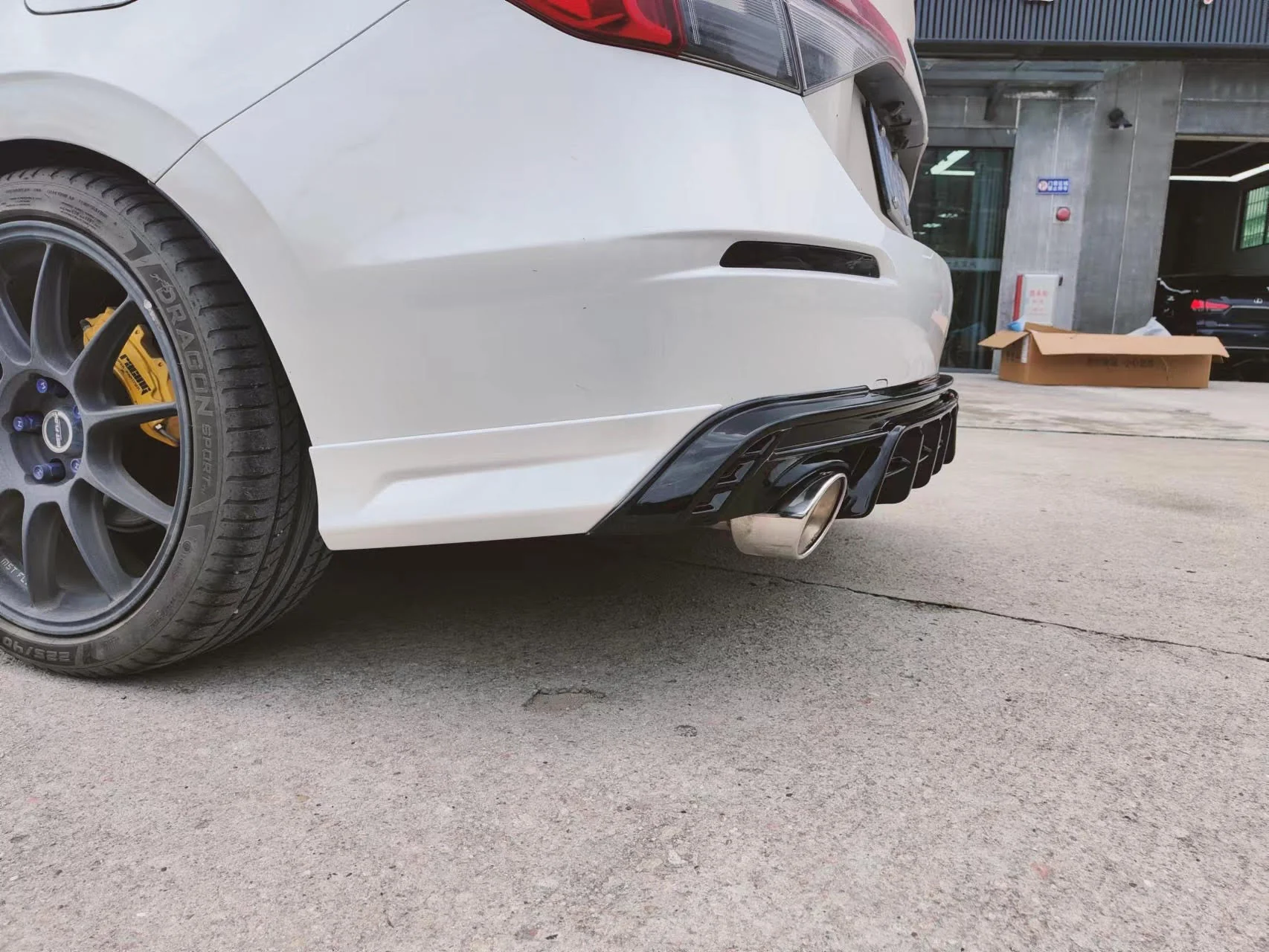 SWA 2022-2024  11th Gen Civic AK GLOSS BLACK Rear Diffuser with 3rd Brake LED light - Image 4